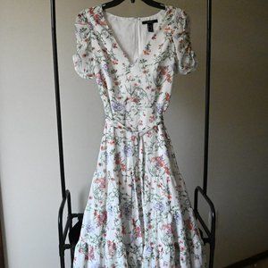 Dress // Midi / Size Small / White Floral / Forever21 / Worn Twice